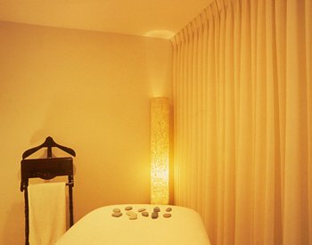 Acqua Beauty Bar Review