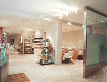 Acqua Beauty Bar Review